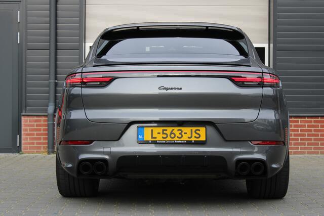 Porsche CAYENNE Coupé 3.0 E - Hybrid - 22 inch - Sport Design - Panoramadak - Adaptieve cruise control - Sport Grono 18 voudig verstelbare stoelen - Luchtvering - Matrix Led koplampen - Trekhaak Nederlandse Porsche - Bose - Rondom zicht camera