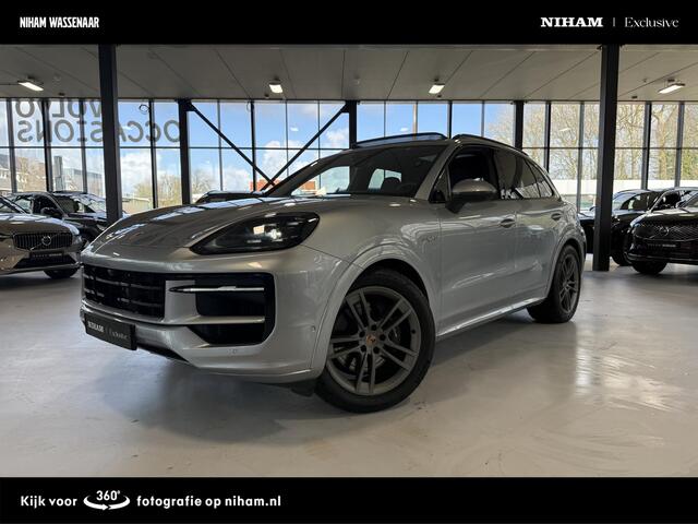 Porsche CAYENNE 3.0 E-Hybrid FOTO REP. VOLGT|SPORT DESIGN|SPORT CHRONO|PANO-DAK|360 CAMERA|LUCHTVERING|TREKHAAK|DOLOMIETZILVER|MATRIX LED|ADAPT. CRUISE|SPORTSTOELEN