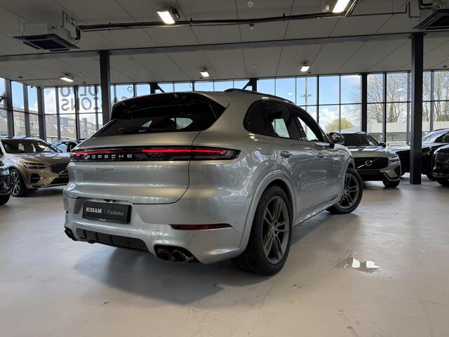 Porsche CAYENNE 3.0 E-Hybrid FOTO REP. VOLGT|SPORT DESIGN|SPORT CHRONO|PANO-DAK|360 CAMERA|LUCHTVERING|TREKHAAK|DOLOMIETZILVER|MATRIX LED|ADAPT. CRUISE|SPORTSTOELEN