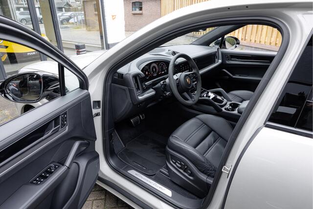 Porsche CAYENNE Coupé 4.0 Turbo E-Hybrid Cashmere Beige Techart - Passenger Display - Trekhaak