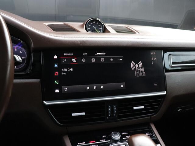 Porsche CAYENNE 3.0 E-Hybrid | SPORT-CHRONO | LUCHT-VERING LEDER | PANO-DAK | BOSE | TREKHAAK | ENTERTAINMENT | HEAD-UP | CAMERA | ACHTERAS BEST | CARBON