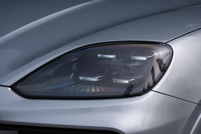 Porsche CAYENNE 3.0 E-Hybrid Nieuw Model | Achterasbesturing | Sportchrono + Sport Design | Elec Trekhaak |