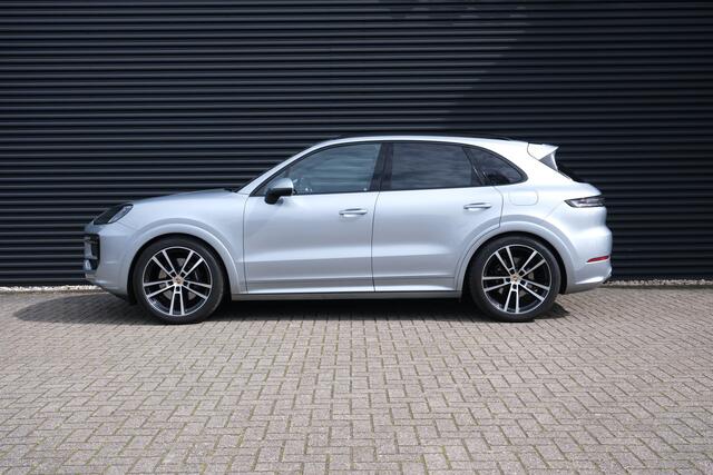 Porsche CAYENNE 3.0 E-Hybrid Nieuw Model | Achterasbesturing | Sportchrono + Sport Design | Elec Trekhaak |