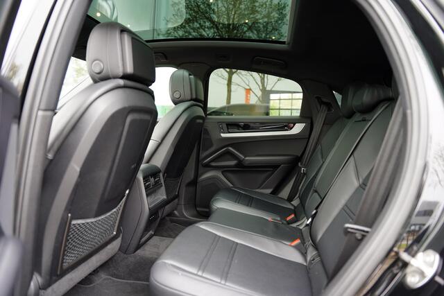 Porsche CAYENNE Coupé 3.0 E-Hybrid / Sport Chrono / Vierwielsturing / Sport Design Pakket / NL- Auto