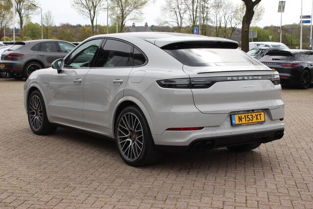 Porsche CAYENNE Coupé 3.0 E-Hybrid / Panoramadak / 360Camera / Sportdesign+Chrono / Luchtvering / 22'' / Sportuitlaat / Dodehoek / DAB / Bose / Stoelverwarming 4x / Cruise Control