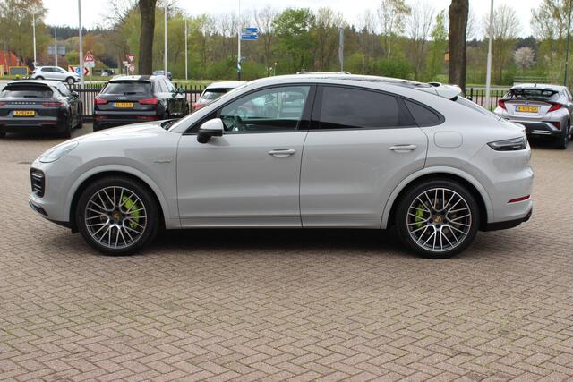 Porsche CAYENNE Coupé 3.0 E-Hybrid / Panoramadak / 360Camera / Sportdesign+Chrono / Luchtvering / 22'' / Sportuitlaat / Dodehoek / DAB / Bose / Stoelverwarming 4x / Cruise Control