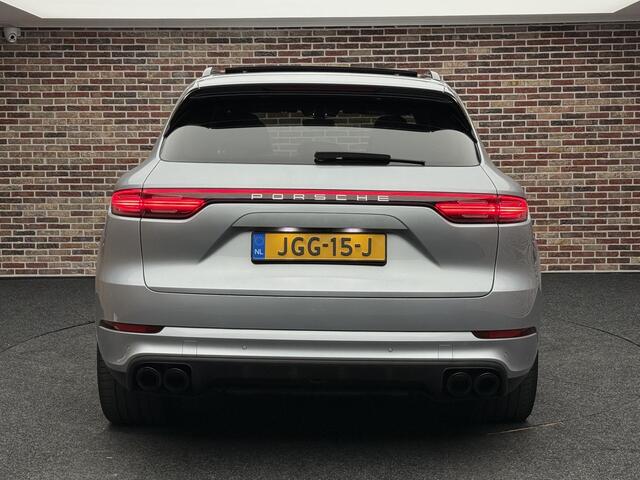 Porsche CAYENNE 4.0 Turbo Panorama headup Sport Chrono Memory