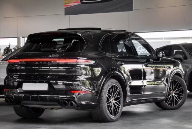 Porsche CAYENNE 3.0 S E-Hybrid 470 PK Panoramadak Porsche InnoDrive Adaptieve Sportstoelen Achterasbesturing