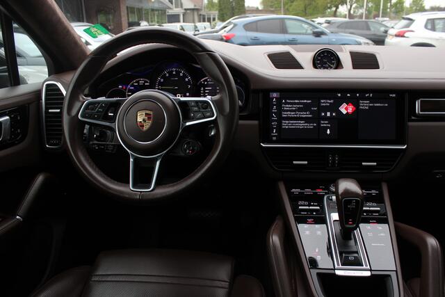 Porsche CAYENNE Coupé 3.0 E-Hybrid / Panoramadak / 360Camera / Head-up / Softclose / Luchtvering / 21'' / Bose / Sportchrono / Stoelventilatie+Massage / Stoelverwarming 4x / Dodehoek / DAB / ACC