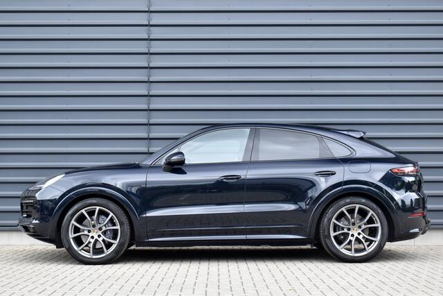 Porsche CAYENNE Coupé 3.0 E-Hybrid 462pk Platinum Edition SportDesign | Panorama | Bose | Trekhaak elektr. | Stoelventilatie | 21'' Wielen |