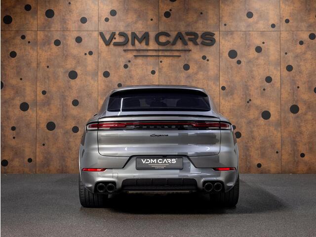 Porsche CAYENNE Coupé 3.0 E-Hybrid Black Edition | SportDesign | Achterasbesturing | Head-Up Display | InnoDrive |