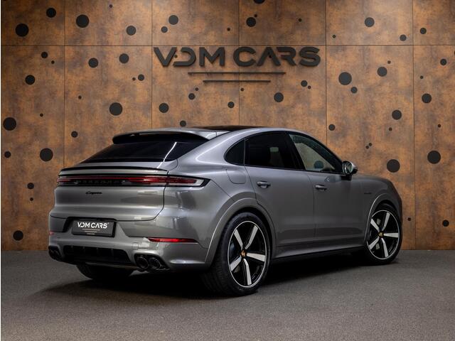 Porsche CAYENNE Coupé 3.0 E-Hybrid Black Edition | SportDesign | Achterasbesturing | Head-Up Display | InnoDrive |