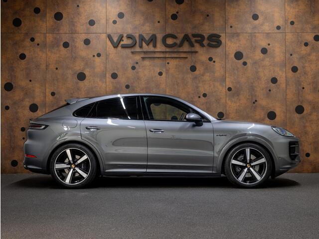 Porsche CAYENNE Coupé 3.0 E-Hybrid Black Edition | SportDesign | Achterasbesturing | Head-Up Display | InnoDrive |