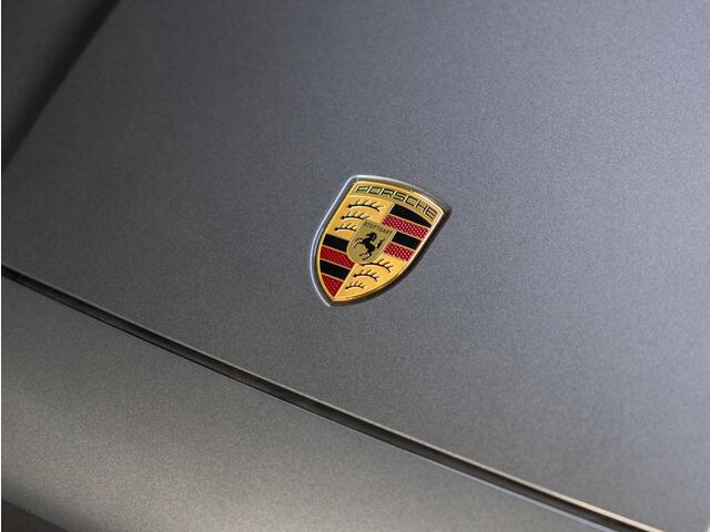 Porsche CAYENNE Coupé 3.0 E-Hybrid Black Edition | SportDesign | Achterasbesturing | Head-Up Display | InnoDrive |