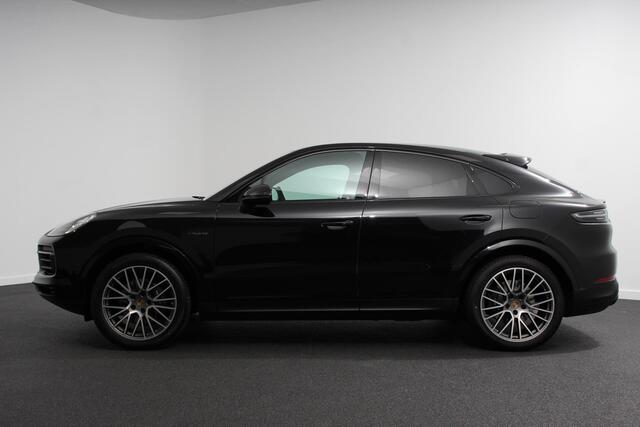 Porsche CAYENNE Coupé 3.0 E-Hybrid Platinum Edition Luchtvering Leder Panoramadak Camera Navigatie Elektrisch bedienbare achterklep Apple Carplay/ Android Lichtmetalen velgen Cruise control Sfeerlichting