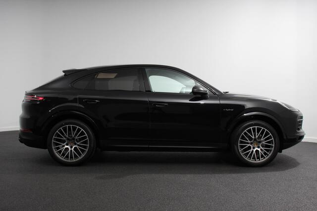 Porsche CAYENNE Coupé 3.0 E-Hybrid Platinum Edition Luchtvering Leder Panoramadak Camera Navigatie Elektrisch bedienbare achterklep Apple Carplay/ Android Lichtmetalen velgen Cruise control Sfeerlichting