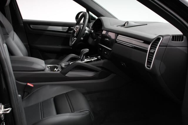 Porsche CAYENNE Coupé 3.0 E-Hybrid Platinum Edition Luchtvering Leder Panoramadak Camera Navigatie Elektrisch bedienbare achterklep Apple Carplay/ Android Lichtmetalen velgen Cruise control Sfeerlichting