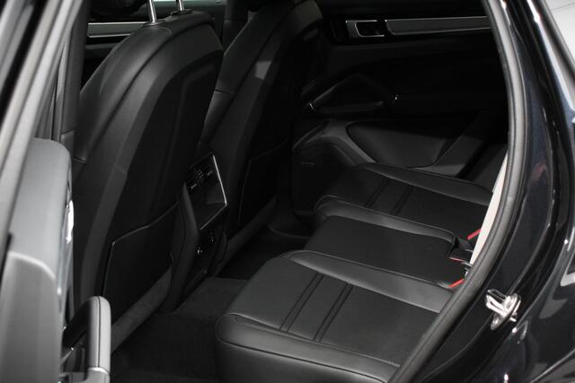 Porsche CAYENNE Coupé 3.0 E-Hybrid Platinum Edition Luchtvering Leder Panoramadak Camera Navigatie Elektrisch bedienbare achterklep Apple Carplay/ Android Lichtmetalen velgen Cruise control Sfeerlichting