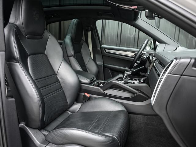 Porsche CAYENNE Coupé 3.0 E-Hybrid Platinum Edition | Sport design pack | GT uitlaat | Techart spoiler Sport chrono | Panorama dak | Bose sound | 360 camera | Ambiance interieur |