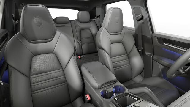 Porsche CAYENNE 3.0 E-Hybrid Black Edition SportDesign|Pano|InnoDrive|Sportstoelen|4-wielbesturing|BOSE