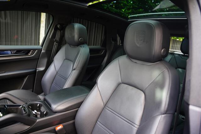 Porsche CAYENNE 3.0 E-Hybrid Black Edition / Sportdesign Pakket / Sportuilaat