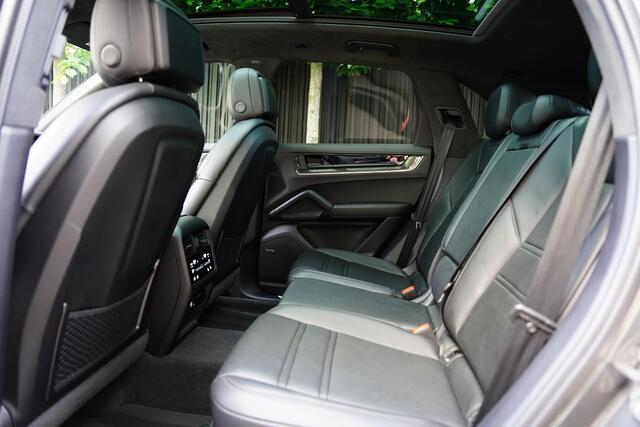 Porsche CAYENNE 3.0 E-Hybrid Black Edition / Sportdesign Pakket / Sportuilaat