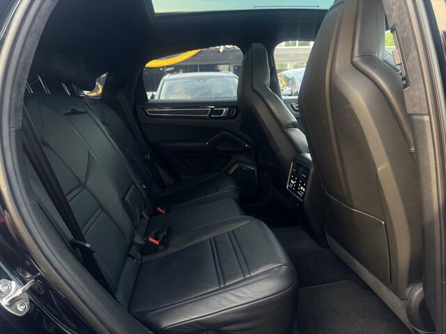 Porsche CAYENNE Coupé 3.0 E-Hybrid / Trekhaak / Panoramadak / 360Camera / Head-up / Burmester / Softclose / Keyless / 21'' / Luchtvering / Nachtzicht / Carbon intr. / Sportdesign+Chrono / Stoelventilatie+Verwarming / Dodehoek