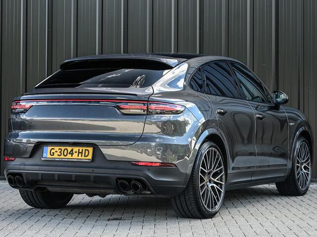 Porsche CAYENNE Coupé 3.0 E-Hybrid | NL Auto | Dealer Onderhouden | 18-Wegs Memory Seats | Panoramadak | 360 Camera | Luchtvering | Bose | Sport Chrono | Stoelventilatie | Stuur verwarmd | Soft Close | Trekhaak |