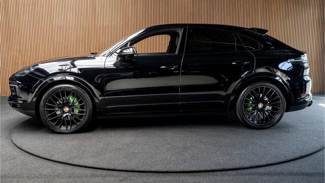 Porsche CAYENNE Coupé 3.0 Pano Sport-chrono 360° Luchtvering Leer Navi ACC 22'' LM velgen Memory seats Bose Stuurverwarming Elektr. bedienbare achterklep PDC LM velgen Stuurverwarming Stoelverwarming Zwarte binnenhemel Climate CarPlay