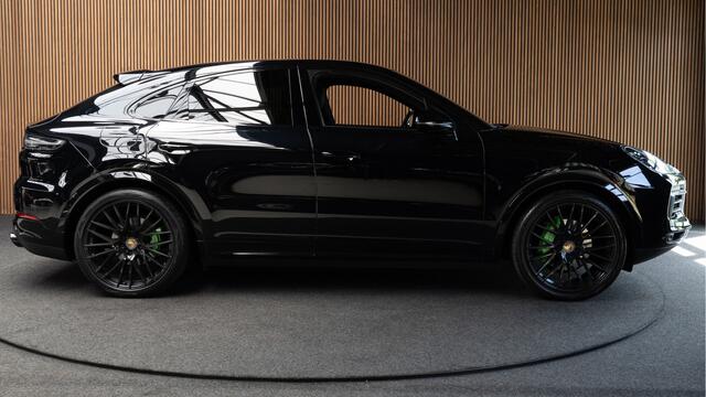 Porsche CAYENNE Coupé 3.0 Pano Sport-chrono 360° Luchtvering Leer Navi ACC 22'' LM velgen Memory seats Bose Stuurverwarming Elektr. bedienbare achterklep PDC LM velgen Stuurverwarming Stoelverwarming Zwarte binnenhemel Climate CarPlay
