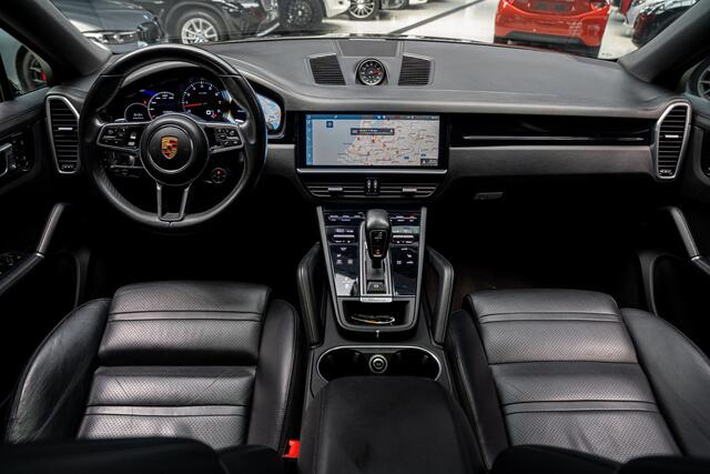 Porsche CAYENNE Coupé 3.0 Pano Sport-chrono 360° Luchtvering Leer Navi ACC 22'' LM velgen Memory seats Bose Stuurverwarming Elektr. bedienbare achterklep PDC LM velgen Stuurverwarming Stoelverwarming Zwarte binnenhemel Climate CarPlay