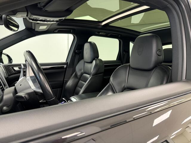 Porsche CAYENNE 3.0 S E-Hybrid Platinum Edition | Dealer ond. | Org. NL | Luchtvering | Trekhaak |