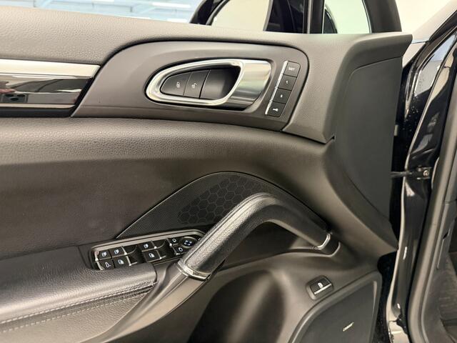 Porsche CAYENNE 3.0 S E-Hybrid Platinum Edition | Dealer ond. | Org. NL | Luchtvering | Trekhaak |