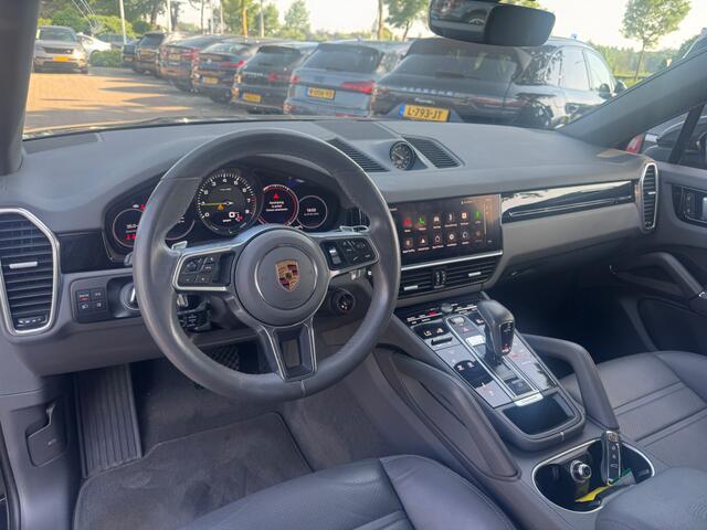 Porsche CAYENNE Coupé 3.0 E-Hybrid / Trekhaak / Panoramadak / 360Camera / Achterasbesturing / Luchtvering / Sportchrono / 21'' / Leder / CarPlay / Stoelverwarming / Dodehoek / DAB / Cruise Control Adaptief