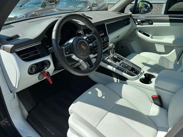 Porsche MACAN 2.0 245 pk Sport-Chrono / 1e-Eigenaar/ Facelift-Model/ Lucht-Vering/ Pano-Dak/ Bose-Sound/ Stoel.Verw/ Stoel-Koeling/ Camera/ 21'' LMV