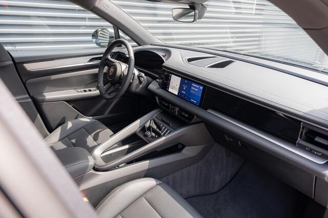 Porsche MACAN Electric Luchtvering/ Panoramadak / BOSE® / NP ¤ 105.046
