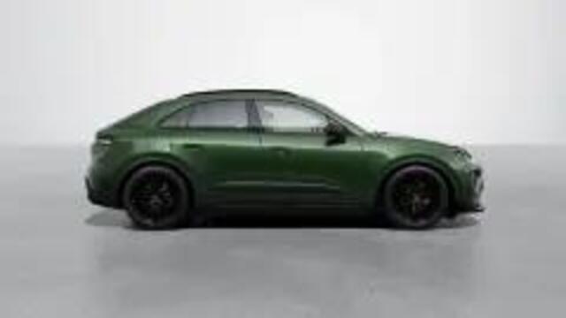 Porsche MACAN 4