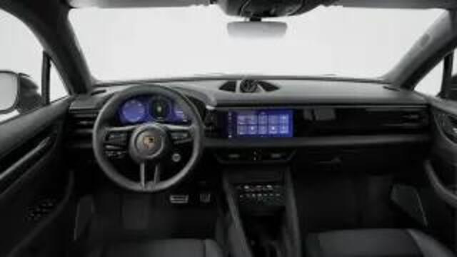 Porsche MACAN 4