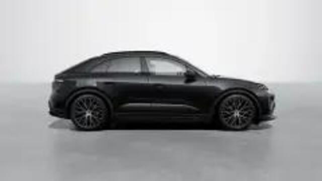Porsche MACAN 4