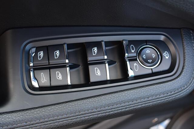 Porsche MACAN 2.0 Apple CarPlay, Panorama Dak, Luchtvering, Stuurwielverwarming, Nieuwe Banden