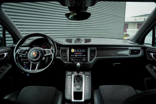 Porsche MACAN 3.0 GTS / Pano / Luchtvering / Trekhaak / Sportstoelen / Carplay