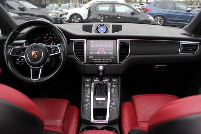 Porsche MACAN 2.0 / Trekhaak / Panoramadak / Camera / Leder / Bose / 21'' / Luchtvering / Keyless / Navigatie / DAB / Stoelverwarming / ACC