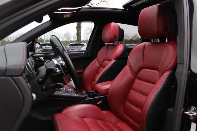 Porsche MACAN 2.0 / Trekhaak / Panoramadak / Camera / Leder / Bose / 21'' / Luchtvering / Keyless / Navigatie / DAB / Stoelverwarming / ACC
