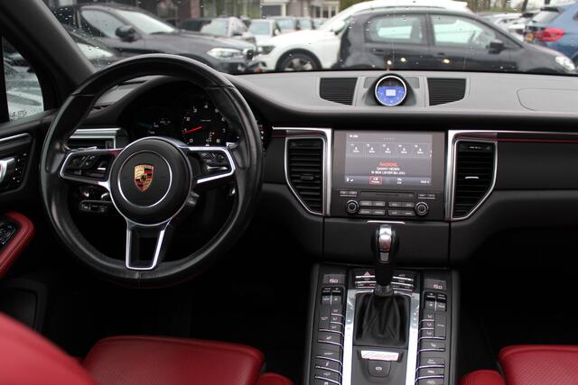 Porsche MACAN 2.0 / Trekhaak / Panoramadak / Camera / Leder / Bose / 21'' / Luchtvering / Keyless / Navigatie / DAB / Stoelverwarming / ACC