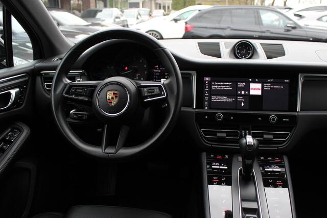 Porsche MACAN 2.0 / Panoramadak / Camera / Luxe Leder / 21'' / Luchtvering / Keyless / Bose / Matrix LED / Stoelventilatie+Verwarming / Stuurverwarming / Dodehoek / DAB / ACC