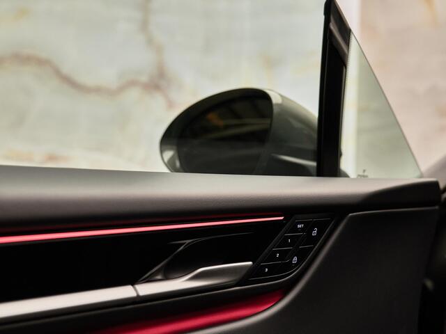 Porsche MACAN 4, 22", Offroad Design, pano, bijrijdersdisplay, luchtv., Bose, ACC, surround view, privacy