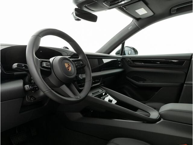 Porsche MACAN 4