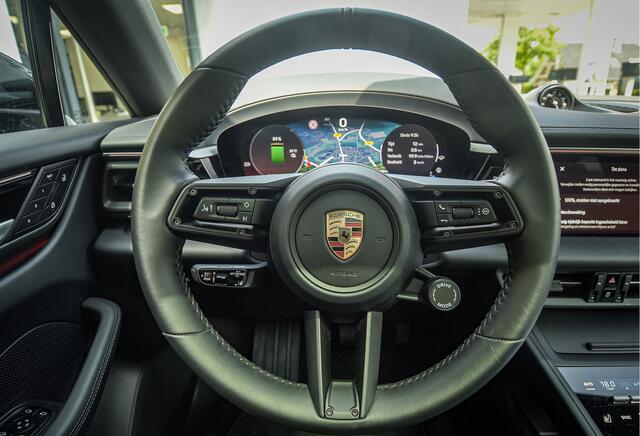 Porsche MACAN 4 100 kWh l luchtvering l Pano l Matrix Led