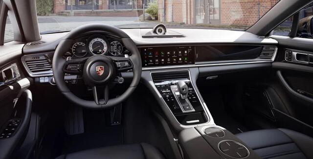 Porsche PANAMERA Sport Turismo 4 E-Hybrid Platinum Edition