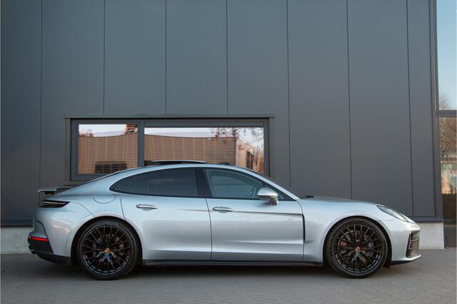 Porsche PANAMERA 2.9 4 E-Hybrid 470PK | 2025 | ACC | Stoelventilatie + Stuurverwarming | Camera | Lane & Side Assist | Softclose | Bose | Achterasbesturing | Memory 2x | 21"| Fabrieksgarantie | Geluid- en warmtewerend glas | Interieurverlichting kleur | 5 Zits | Sport Ch